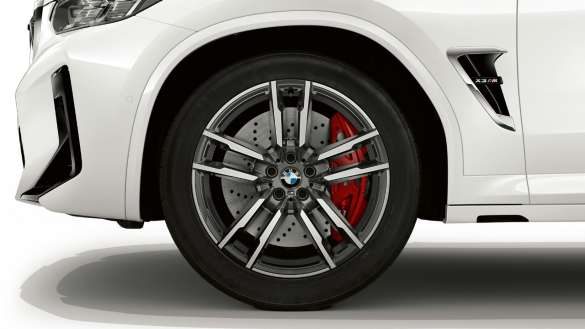 BMW X3 M F97 LCI Facelift 2021 Alpinweiß 20'' M Leichtmetallräder Doppelspeiche 764 M Nahaufnahme