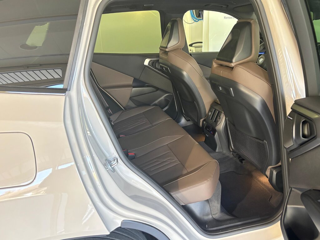 vehicle-2991437-15-2