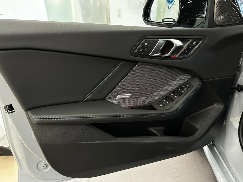 vehicle-3014577-11-2